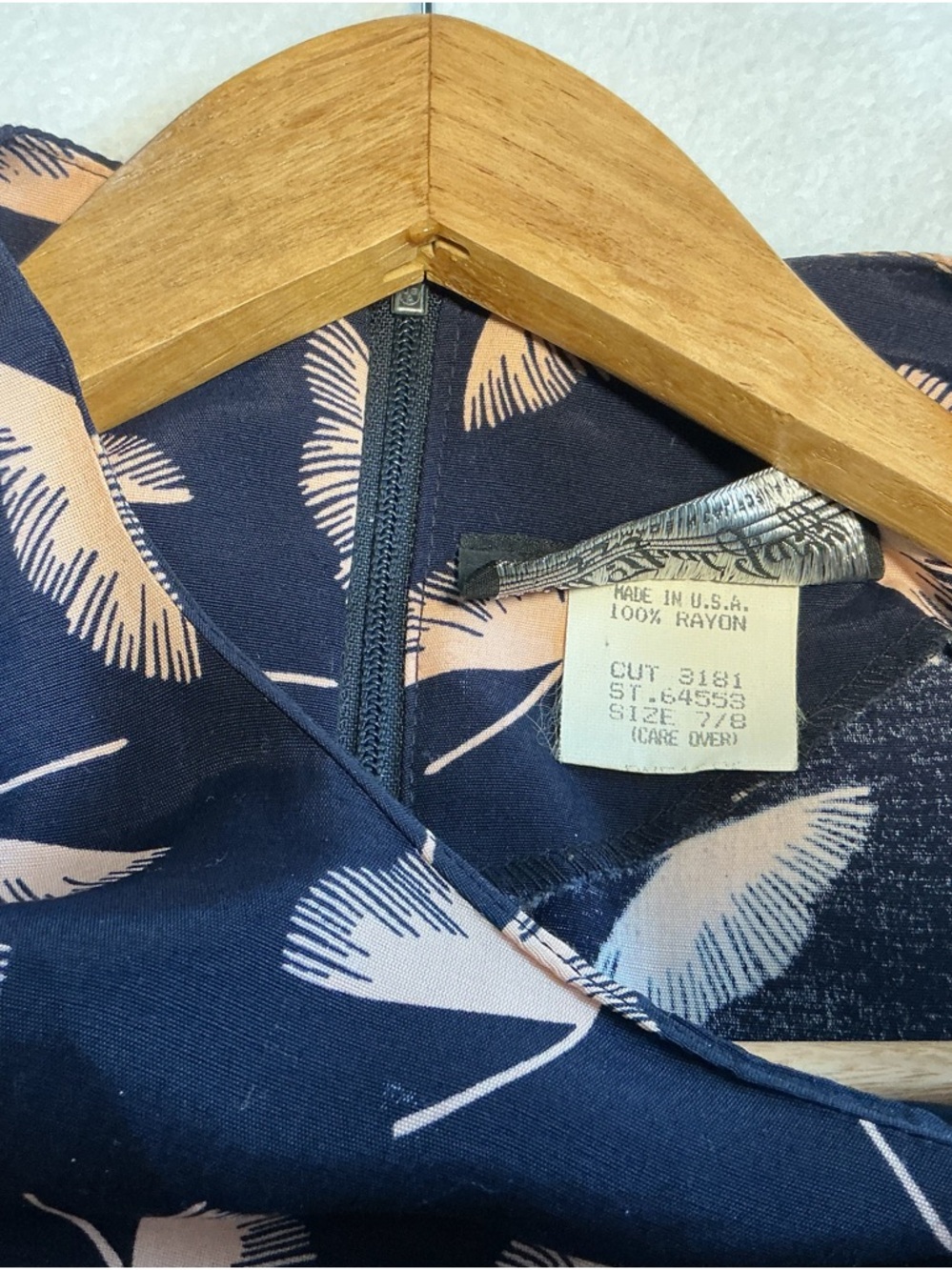 All That Jazz Navy Dress with Blush Feather Print Kentucky derby friendly 7/8 - Picture 8 of 13